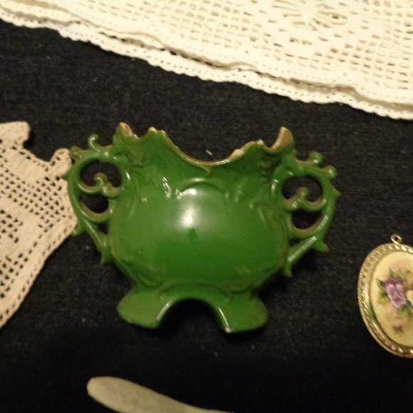 OLD & EARLY CROCHET PLUS POTTERY PIECE ETC LOT - Picture 7 of 7